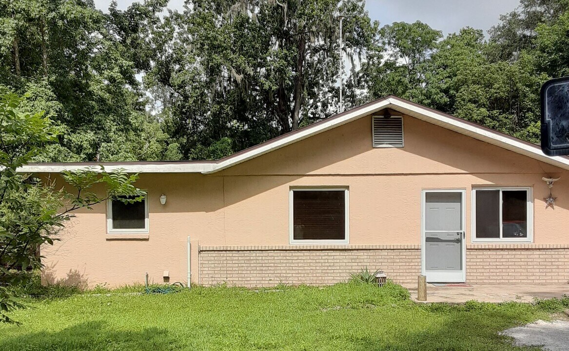 125 Sawdust Ln in Brooksville, FL - Building Photo