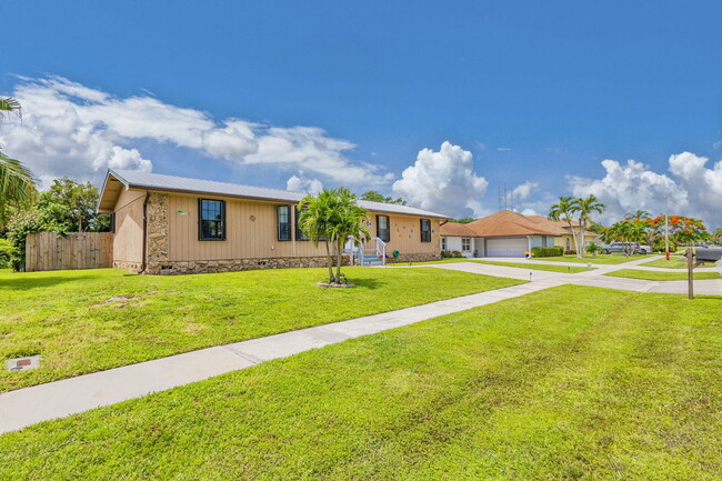 127 Bilbao St in Royal Palm Beach, FL - Building Photo - Building Photo