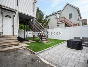 121 Hancock St in Everett, MA - Building Photo - Building Photo