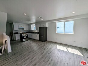 753 1/2 E Adams Blvd in Los Angeles, CA - Building Photo - Building Photo