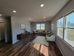 2256 Fairfax Dr in Pella, IA - Building Photo - Building Photo