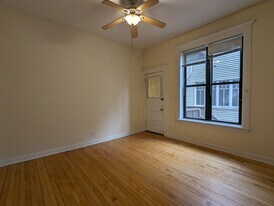 2132 W Concord Pl, Unit 1R in Chicago, IL - Building Photo