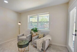 3040 Ponder Pl in Dallas, TX - Building Photo - Building Photo