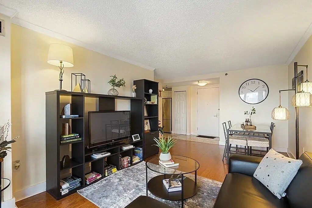 15 North Beacon St, Unit 428 in Boston, MA - Building Photo