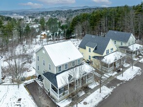 131 Sylvan Woods Dr-Unit -B in Stowe, VT - Foto de edificio - Building Photo