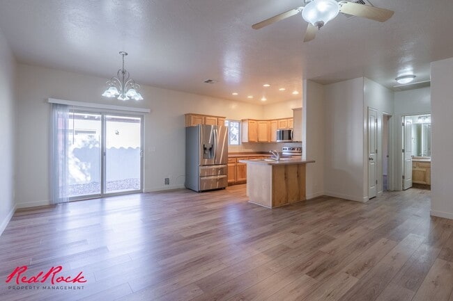 484 N 2480 W in Hurricane, UT - Building Photo - Building Photo