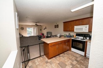 1109 Newfoundland Dr in Manhattan, KS - Foto de edificio - Building Photo