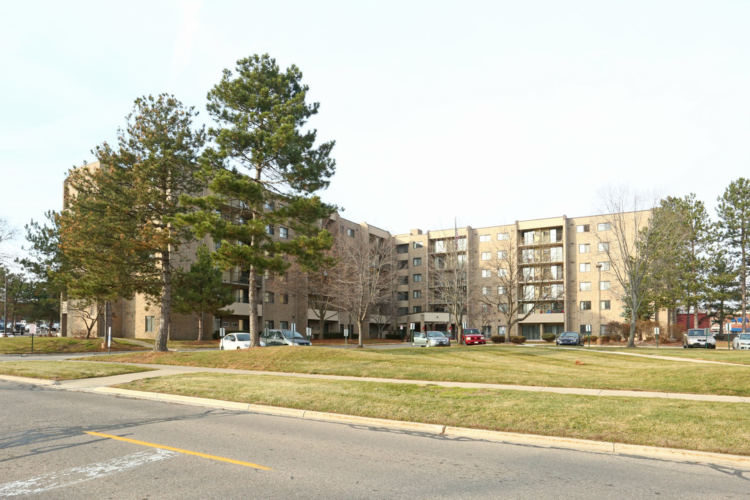 Romulus Tower in Romulus, MI - Building Photo