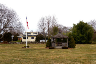 Shawomet Gardens in Somerset, MA - Building Photo - Building Photo