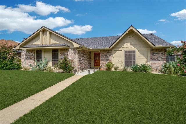 106 Creekside Ln in Coppell, TX - Building Photo