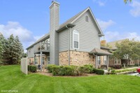 11 Foxcroft Rd in Naperville, IL - Foto de edificio - Building Photo