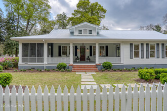 6336 Greenville Sound Rd in Wilmington, NC - Foto de edificio - Building Photo