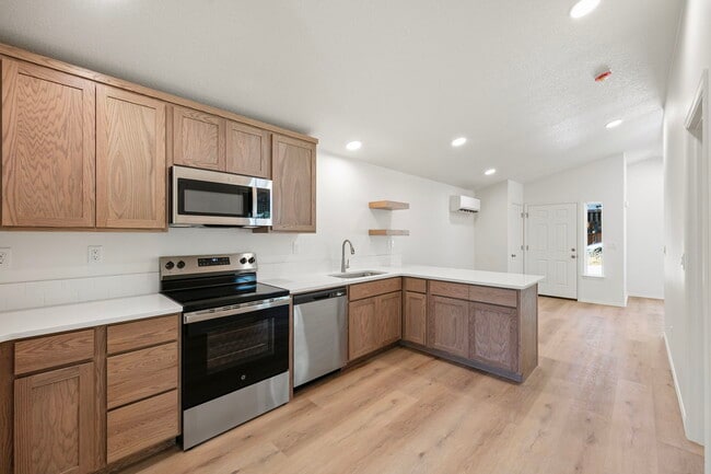 3760 Potter St in Eugene, OR - Building Photo - Building Photo