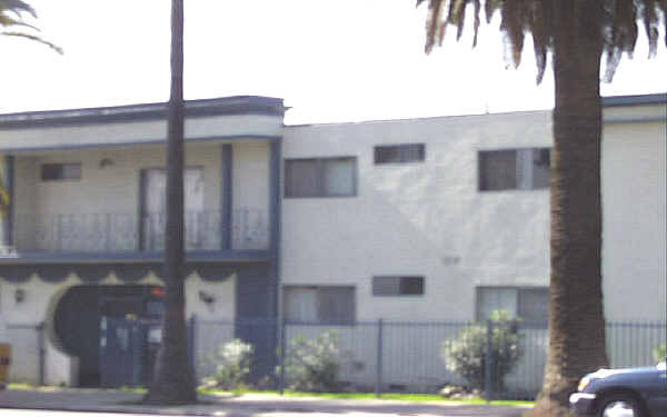 12625 San Fernando in Sylmar, CA - Foto de edificio - Building Photo