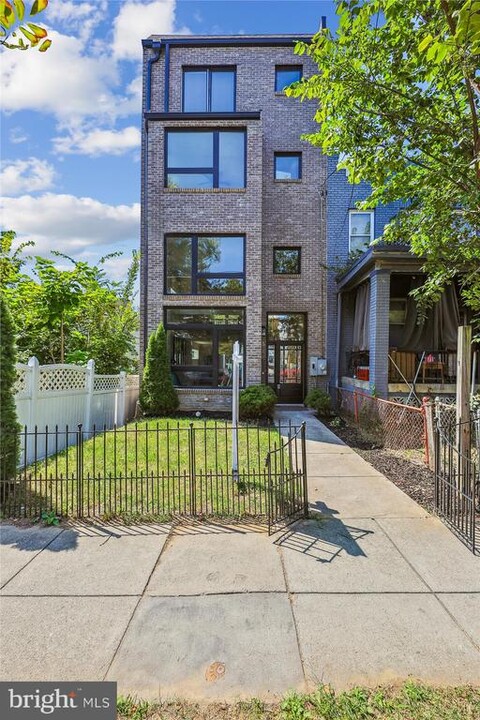 5316 9th St NW in Washington, DC - Building Photo