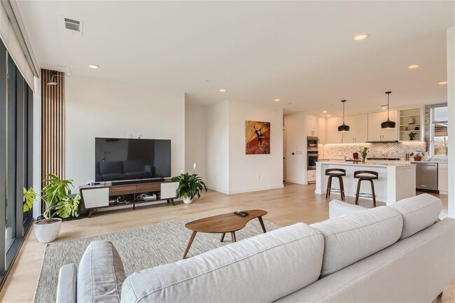 900 S 1st St in Austin, TX - Building Photo - Building Photo