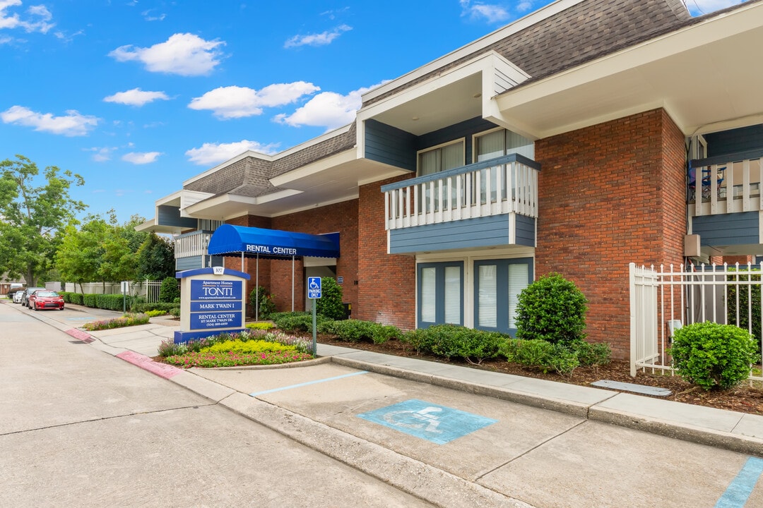 Mark Twain I in River Ridge, LA - Foto de edificio
