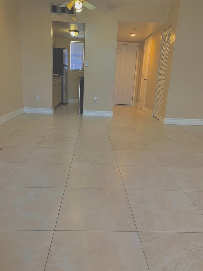 10901 N Kendall Dr, Unit 207