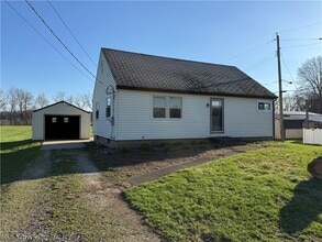 2024 Delaware Dr SE in New Philadelphia, OH - Building Photo - Building Photo