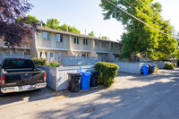 7524 Bowness Rd NW in Calgary, AB - Building Photo - Building Photo