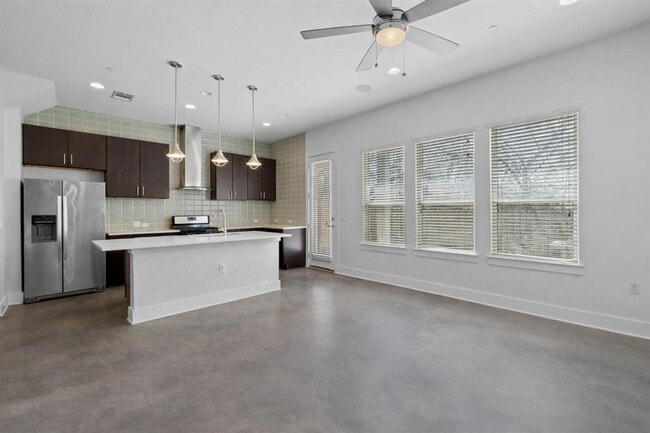 8922 Menchaca Rd in Austin, TX - Building Photo - Building Photo