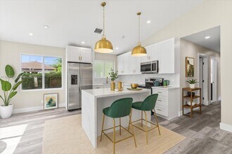 6120 SW 63rd St in South Miami, FL - Building Photo - Building Photo