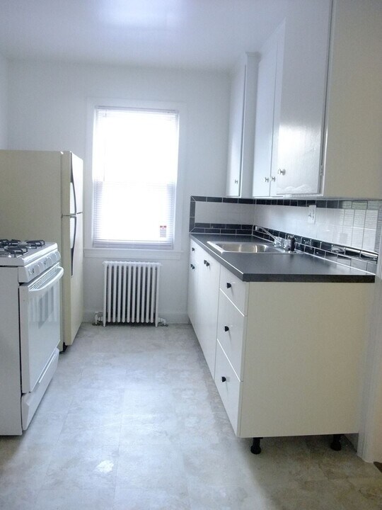 8210 Greenwood Ave, Unit 3 in Takoma Park, MD - Building Photo