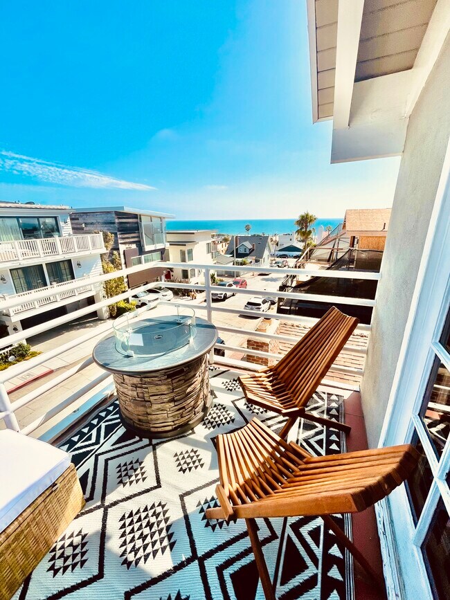 245 26th St, Unit Beach Retreat in Hermosa Beach, CA - Building Photo - Building Photo