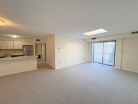 23 Elm St, Unit 301 in Somerville, MA - Foto de edificio - Building Photo