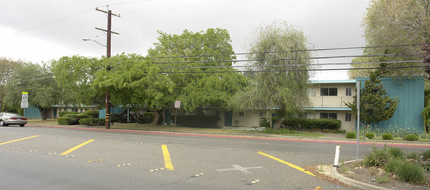 Lincoln Patio Apartments in Livermore, CA - Building Photo - Building Photo