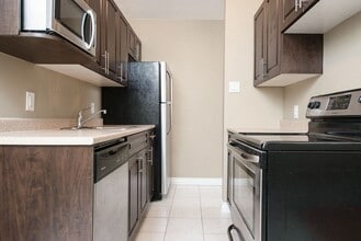 16 Edmonton Apartment in Winnipeg, MB - Building Photo - Building Photo