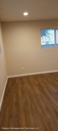 1914 SE Thurston St photo'