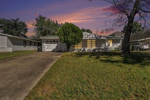 5711 Ridgeway Dr in Houston, TX - Building Photo