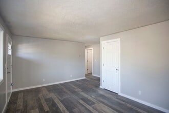 1374CEDA in Hillsboro, OR - Foto de edificio - Interior Photo