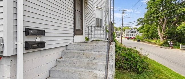 10 Phenix Ave, Unit 10 apt 1 in West Warwick, RI - Building Photo - Building Photo
