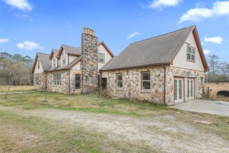 9009 Lazy Ln in Hitchcock, TX - Building Photo - Building Photo