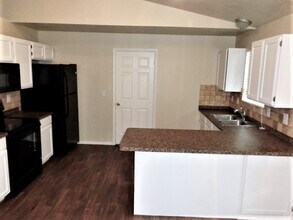 4296 S 6180 W in West Valley City, UT - Foto de edificio - Building Photo