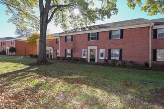 5688 Quince Rd in Memphis, TN - Building Photo - Building Photo