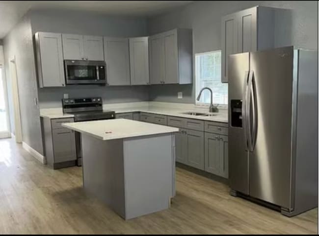 property at 2139 W St John St