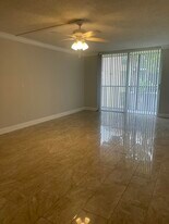 7173 Orange Dr in Davie, FL - Building Photo