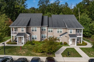 Bridleside Apartments in North Salem, NY - Foto de edificio - Building Photo