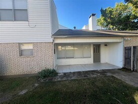 415 Towne House Ln in Richardson, TX - Building Photo