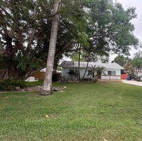 626 SW Rustic Cir in Stuart, FL - Building Photo