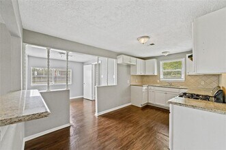 2705 Hughes Rd in Dickinson, TX - Building Photo - Building Photo