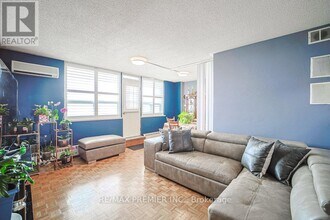 3460 Keele St in Toronto, ON - Building Photo - Building Photo