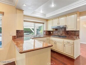 1885 Fallview Rd in Thousand Oaks, CA - Building Photo - Building Photo