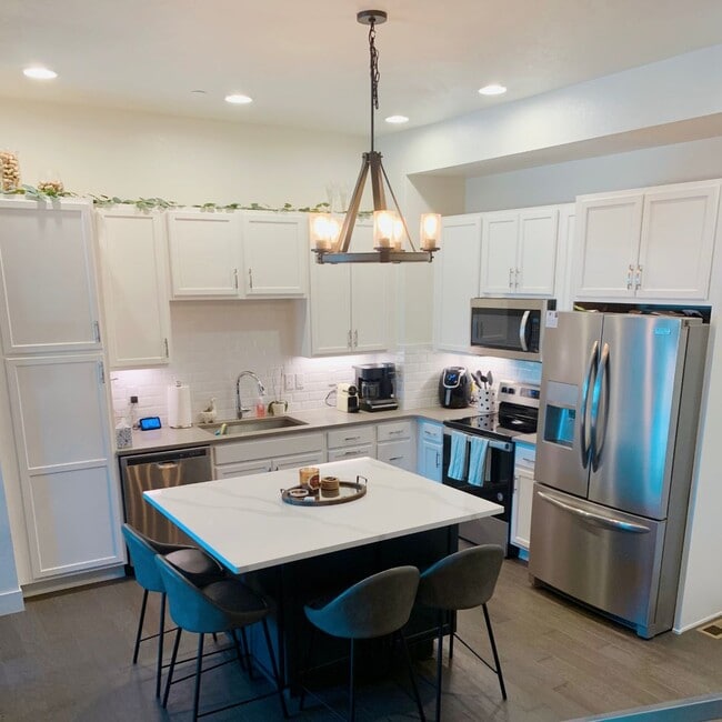 property at 622 Discovery Pkwy