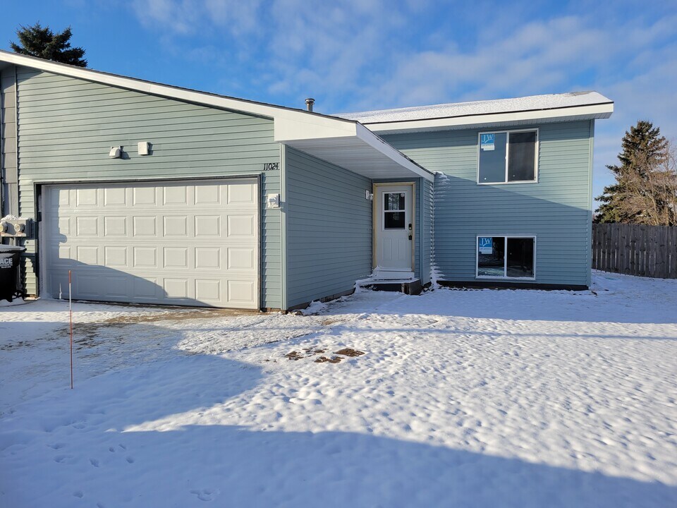 11024 Swallow St NW in Coon Rapids, MN - Building Photo