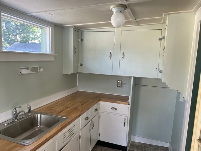 293 Central Ave, Unit 3