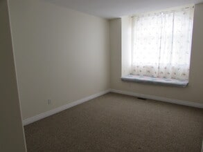 6046 Montgomery Way in Nanaimo, BC - Building Photo - Building Photo